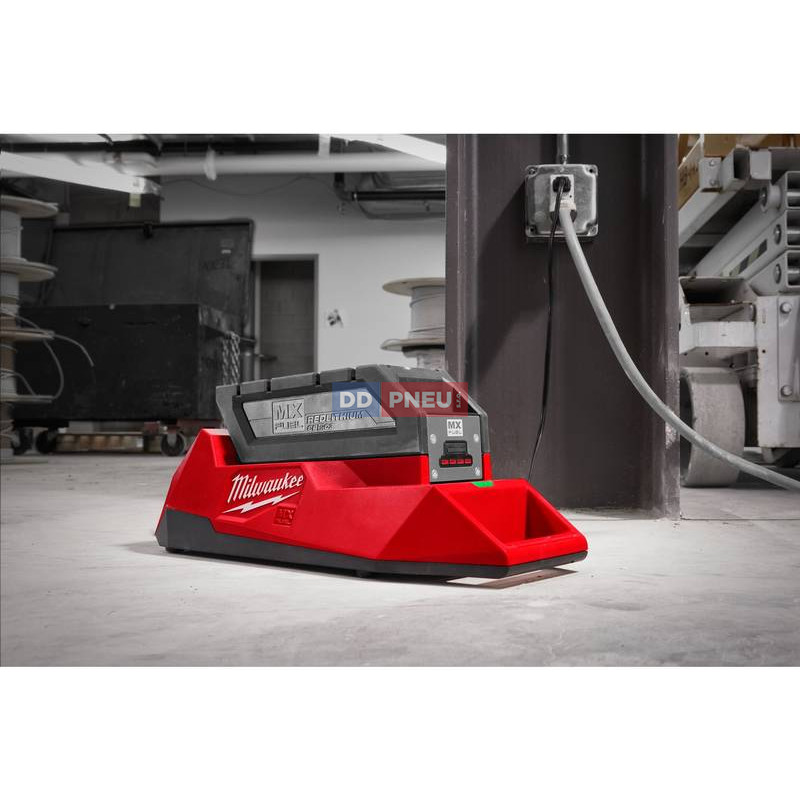 MX FUEL™ nabíječka Milwaukee MXF C