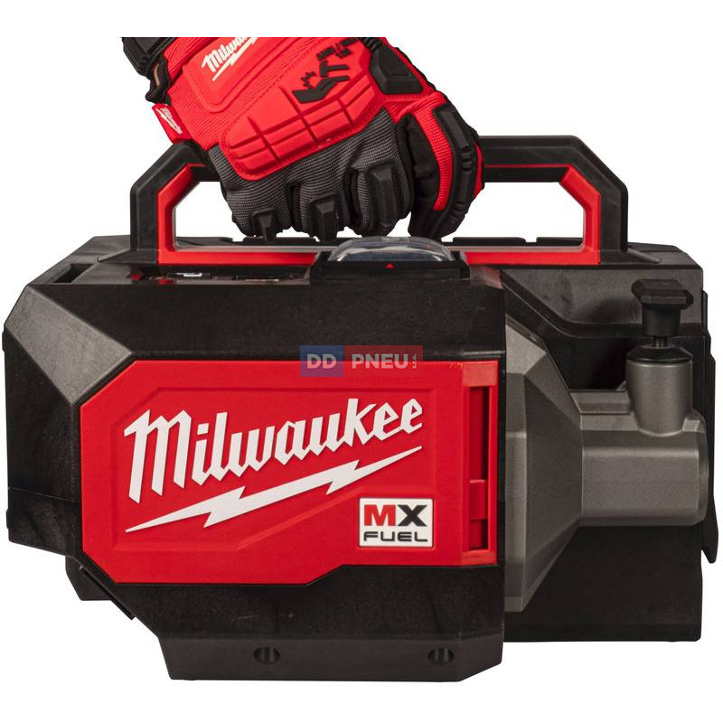 MX FUEL™ aku kufříkový ponorný vibrátor do betonu Milwaukee MXF CVBCKIT-602