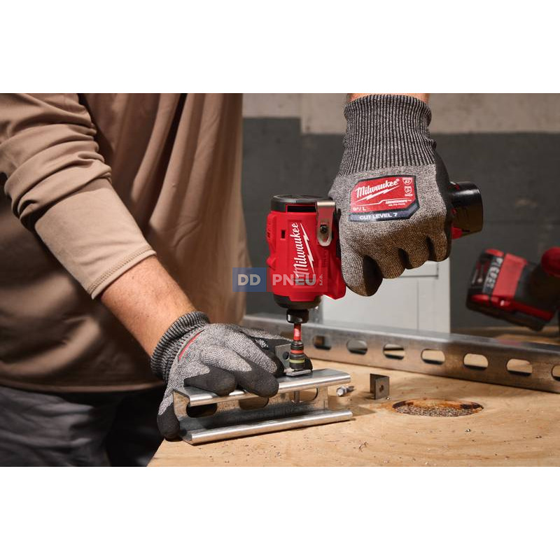 Aku kompaktní bezuhlíkový rázový utahovák MILWAUKEE M12 BLIDRC-202C