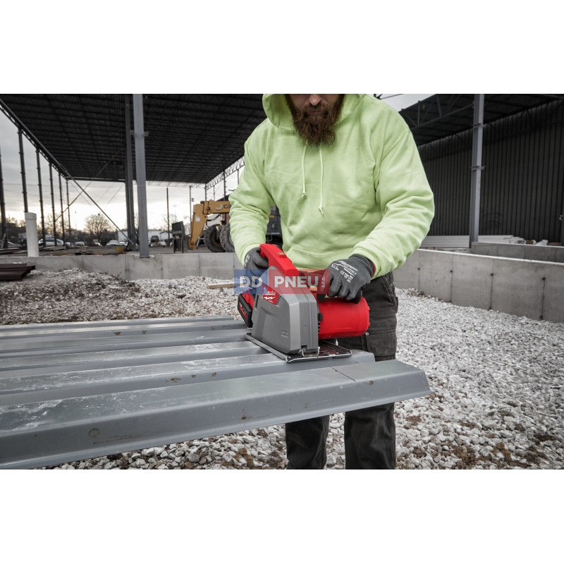 Aku kotoučová pila na kov MILWAUKEE M18 FMCS66-121C