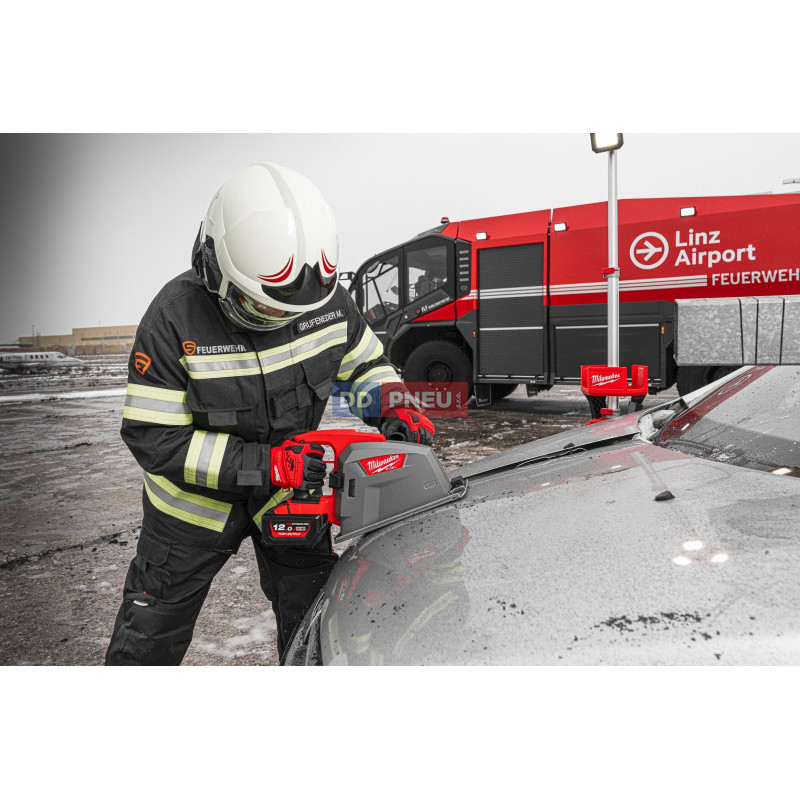 Aku kotoučová pila na kov MILWAUKEE M18 FMCS66-121C