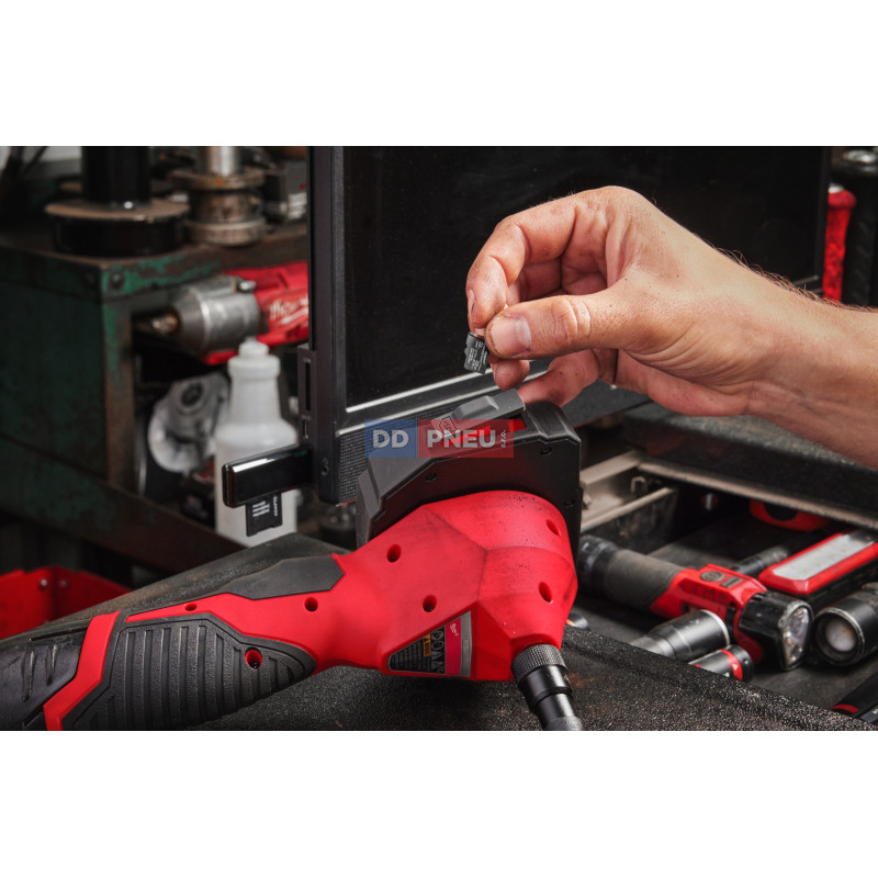 Boreskop pro automechaniky MILWAUKEE M12 ATB-0C– bez baterie