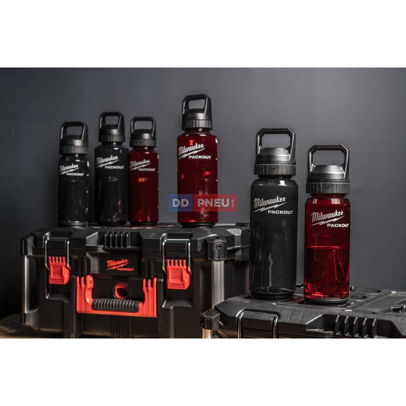Plastová lahev Milwaukee PACKOUT™ – černá, 740 ml