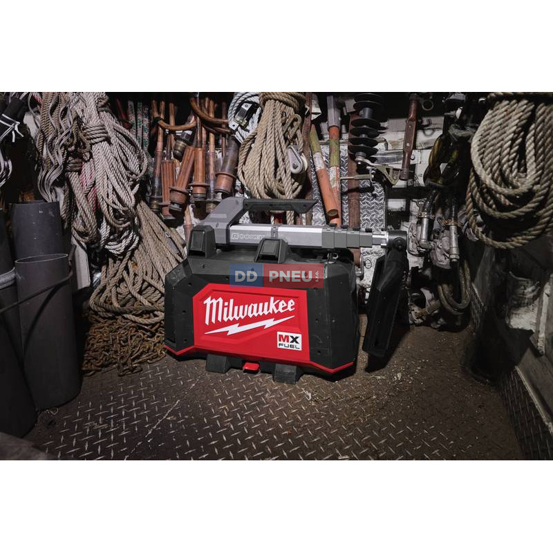 MX FUEL aku kompaktní staveništní světlo MILWAUKEE MXF TLIC-601