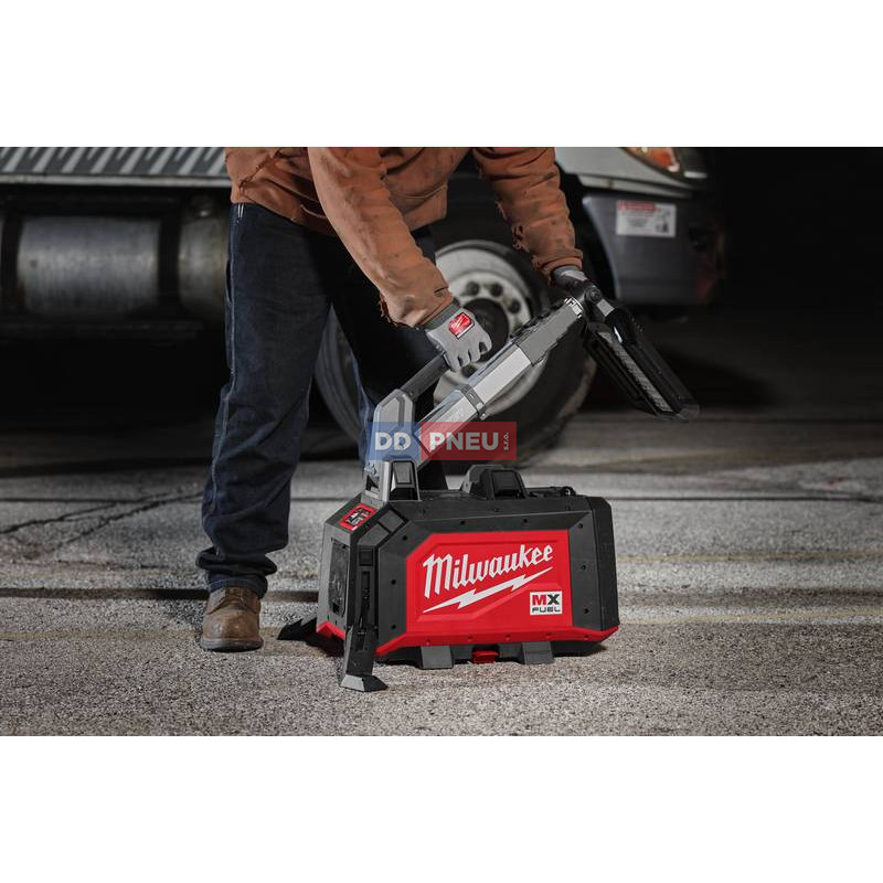 MX FUEL aku kompaktní staveništní světlo MILWAUKEE MXF TLIC-601