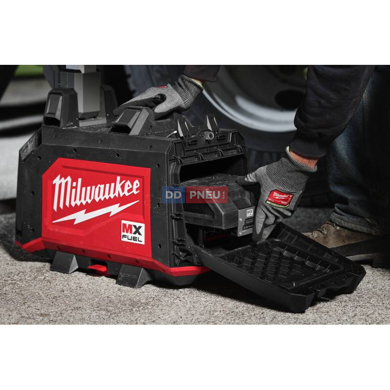 MX FUEL aku kompaktní staveništní světlo MILWAUKEE MXF TLIC-601
