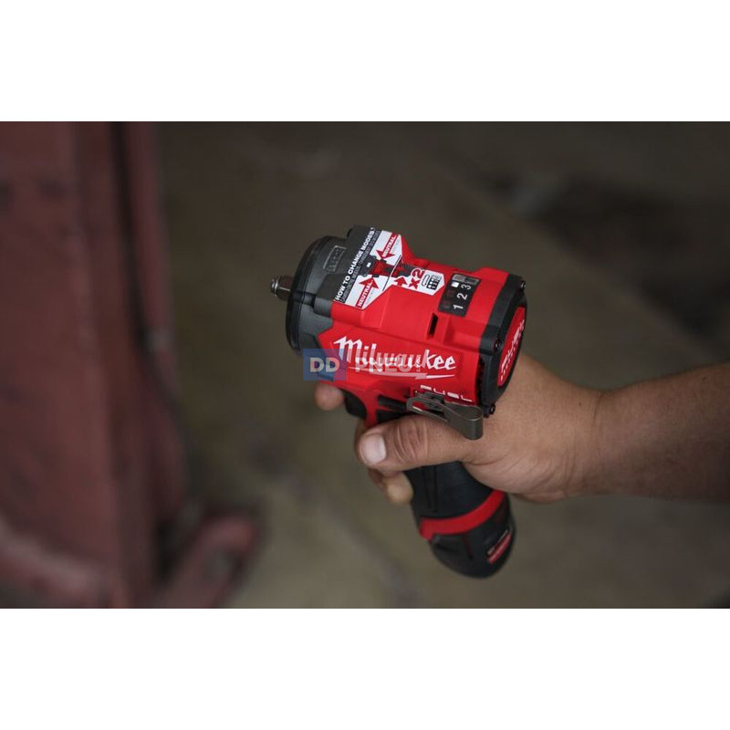 Aku rázový utahovák MILWAUKEE 1/2" M12FCIWF12G3-502X